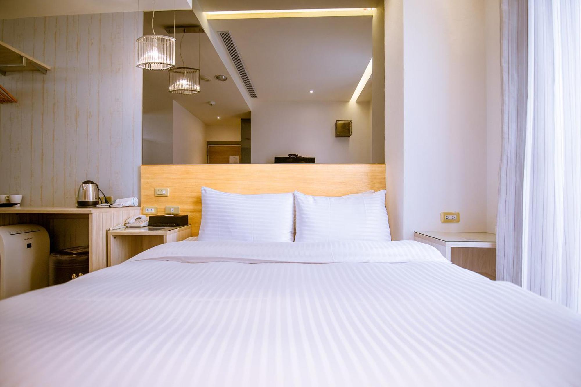 Check Inn Express Taichung Fuxing Hall 2 Exterior photo