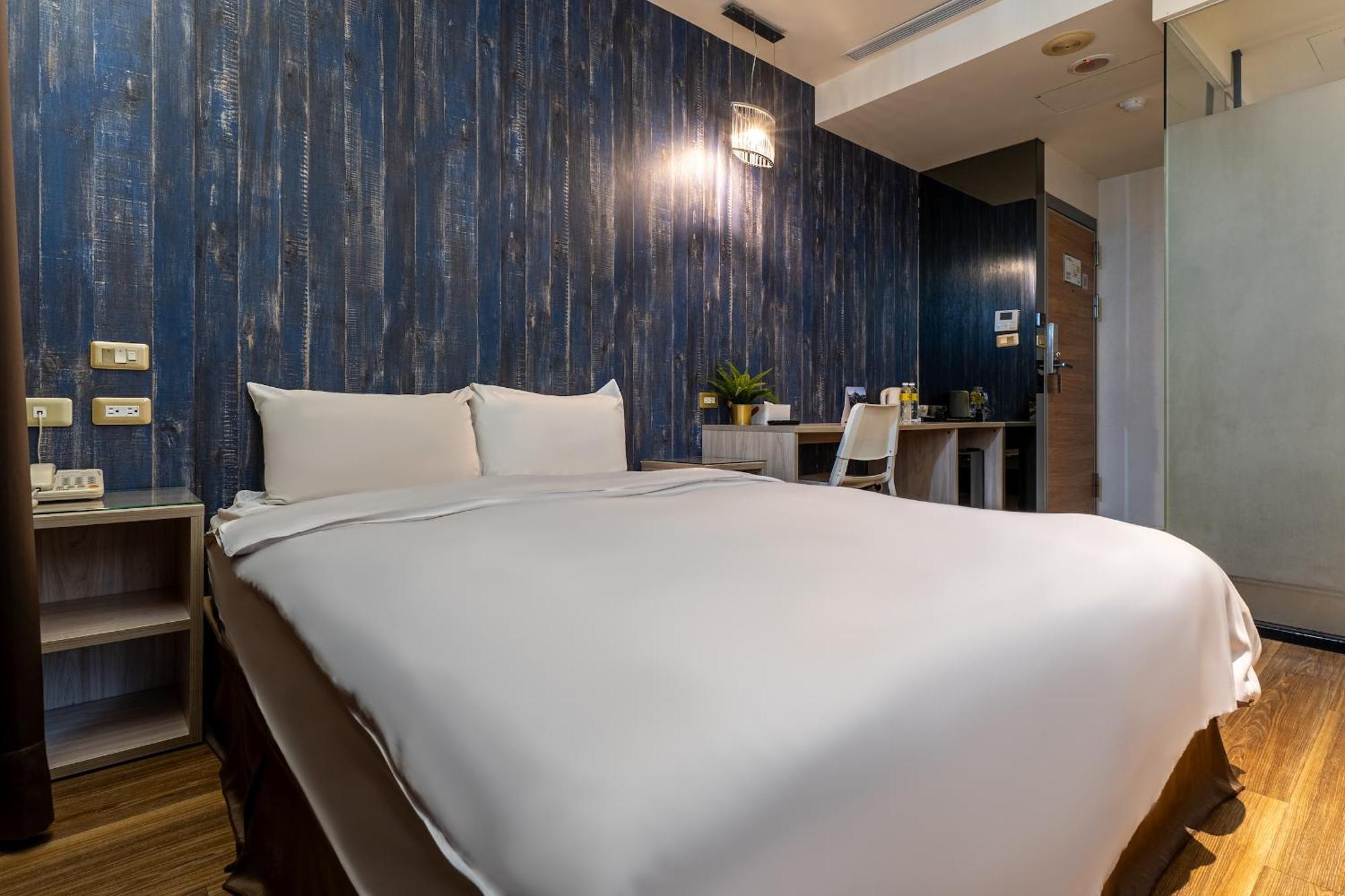 Check Inn Express Taichung Fuxing Hall 2 Exterior photo