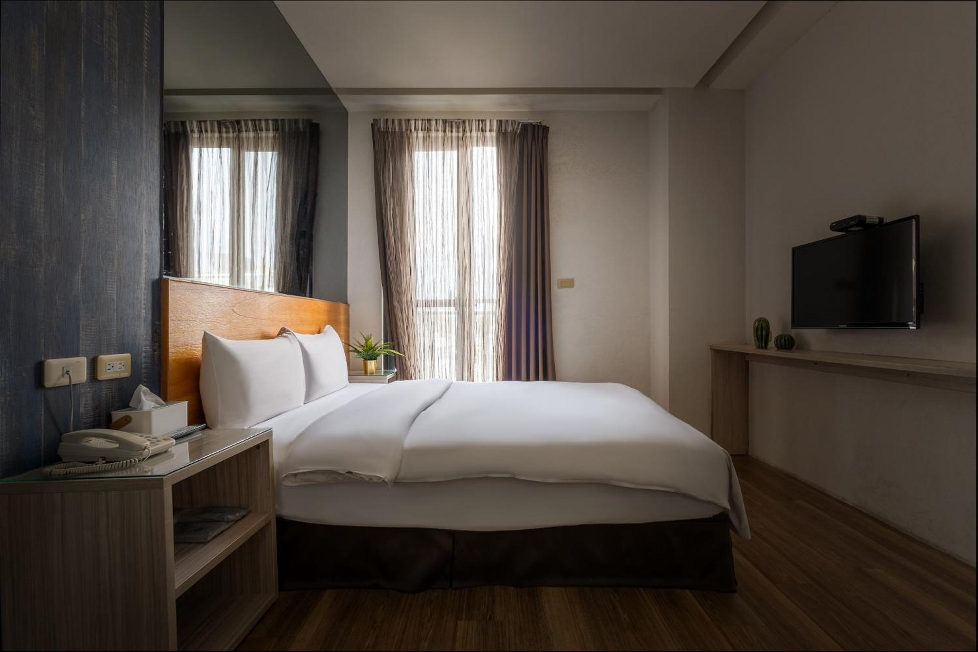 Check Inn Express Taichung Fuxing Hall 2 Exterior photo