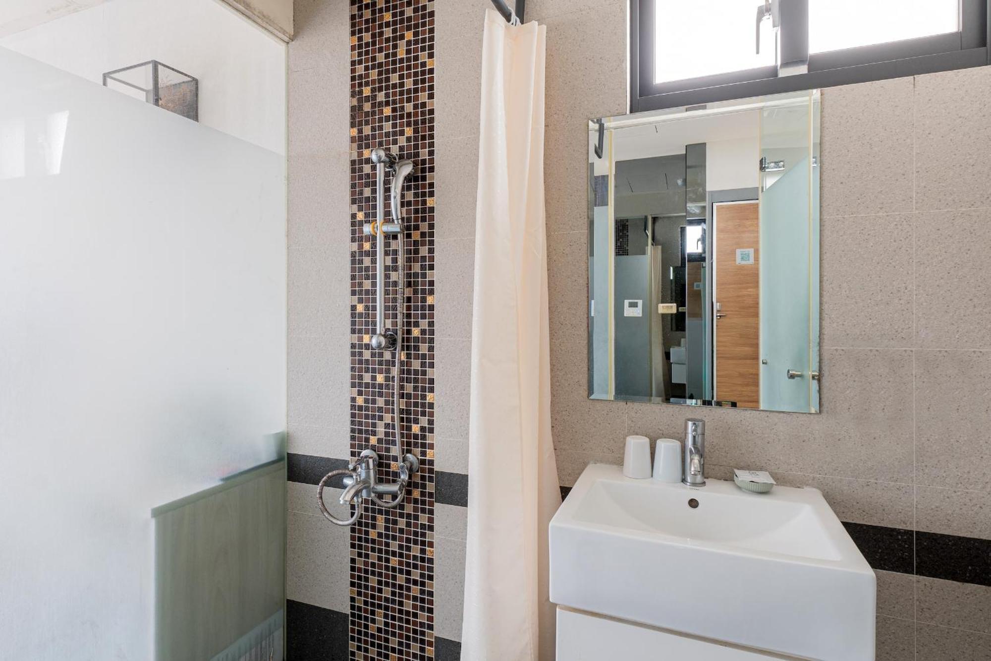 Check Inn Express Taichung Fuxing Hall 2 Exterior photo