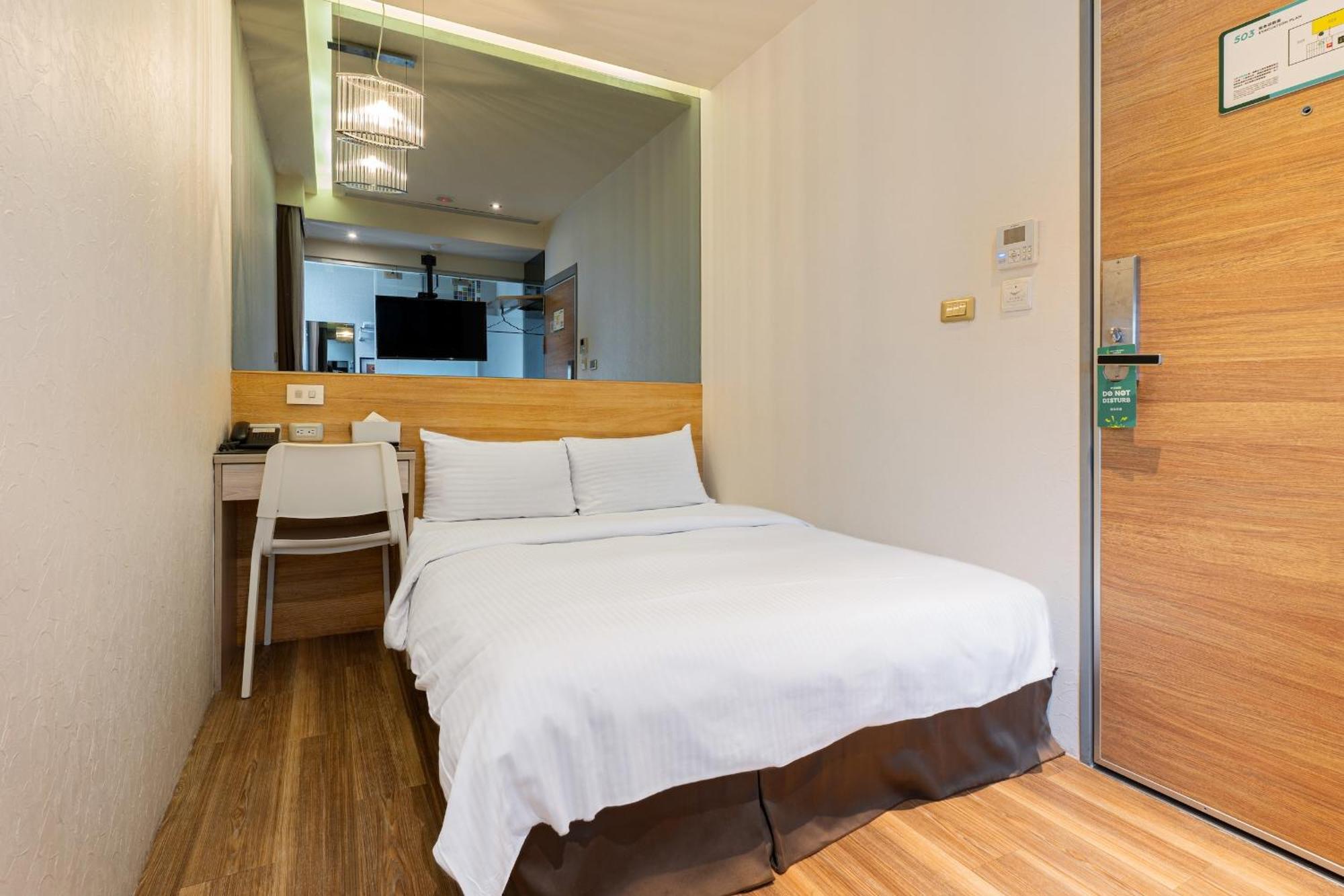 Check Inn Express Taichung Fuxing Hall 2 Exterior photo