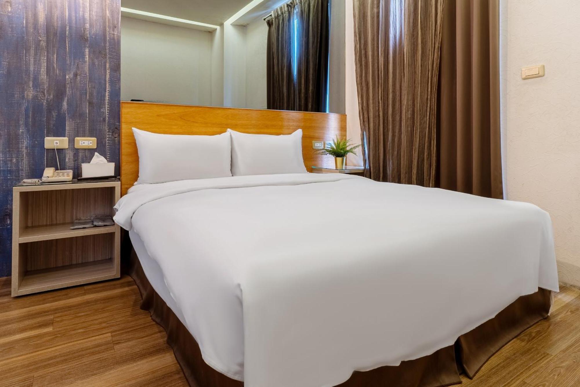 Check Inn Express Taichung Fuxing Hall 2 Exterior photo