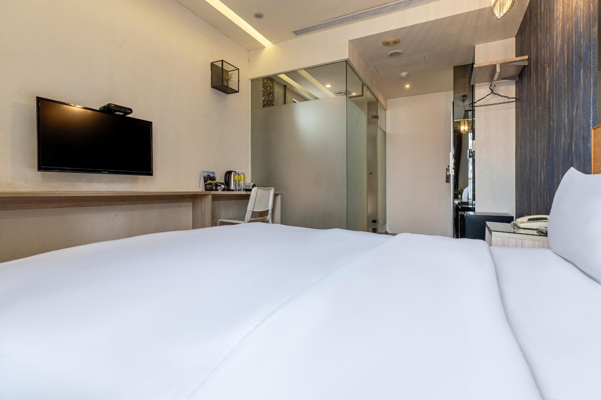 Check Inn Express Taichung Fuxing Hall 2 Exterior photo