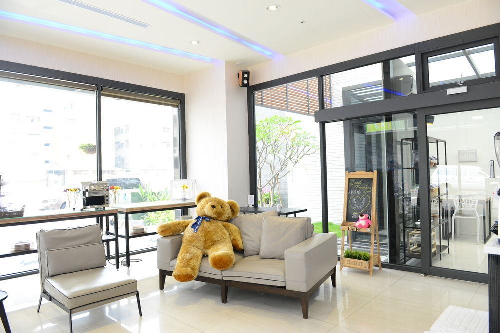 Check Inn Express Taichung Fuxing Hall 2 Exterior photo