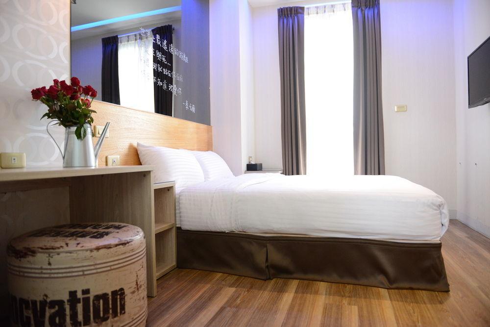 Check Inn Express Taichung Fuxing Hall 2 Exterior photo