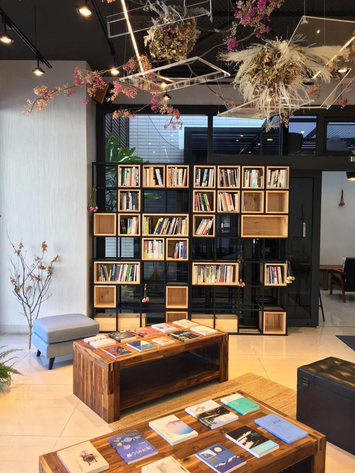 Check Inn Express Taichung Fuxing Hall 2 Exterior photo